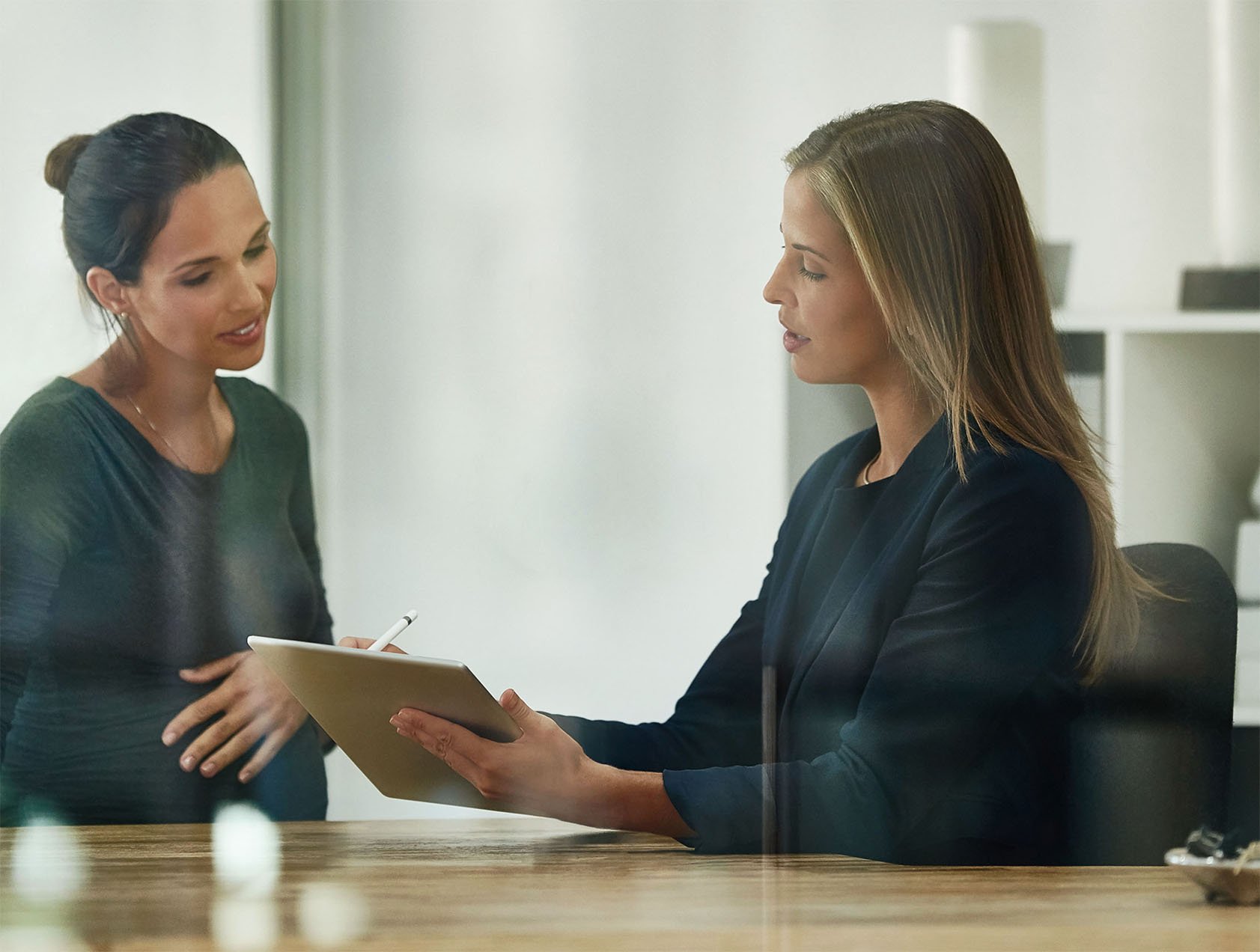 Leader-employee-conversation2-cropped
